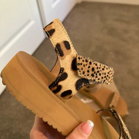 Made well The Maggie Sandal in Spotted Calf Hair - Picture 4 of 8